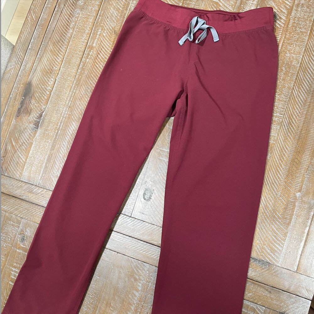 Figs Livingston Scrub Bottoms - Maroon Small